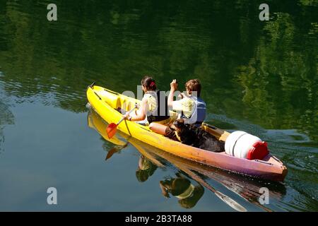 Kanufahren auf dem Fluss Herault, Herault-Rallye organisiert vom Montpellier University Club (MUC) Laroque, Occitanie France Stockfoto