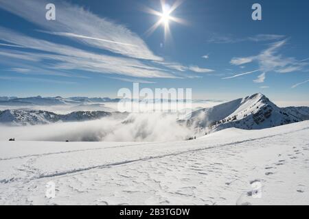 Fantastische Schneeschuhtour auf dem Hochgrat bei der Nagelfluhkette im Allgau, Bayern Stockfoto