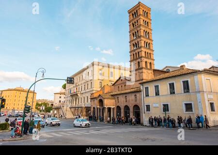 Santa Maria in der Kirche Cosmedin, Piazza Bocca della Verita, Rom, ItalyRom, Italien Stockfoto