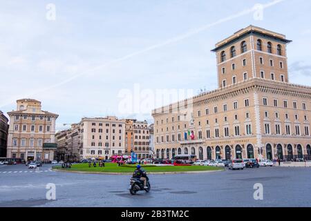 Piazza Venezia, mit Palazzo Venezia, Rom, Italien Stockfoto