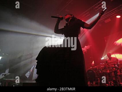 Jinjer, Der An der Manchester Academy Mit Jinjer, Tatiana Shmailyuk, Wo: Manchester, Großbritannien Wenn: 03. Dezember 2019 Kredit: Sakura/WENN.com Stockfoto