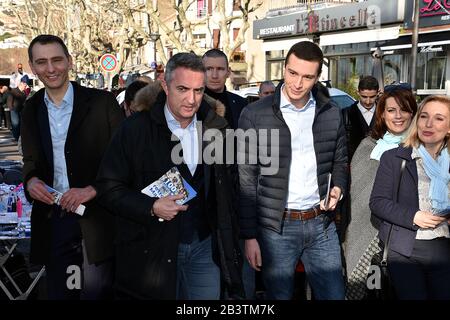 Kandidat für die Bürgermeisterwahlen in Marseille Senator, Stephane Ravier und der MdEP Jordan Bardella Kampagne in Marseille. Stockfoto