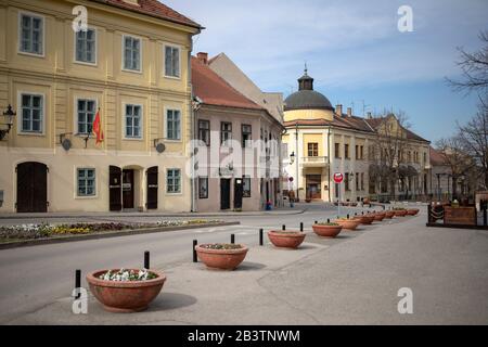 Serbien, 25. Februar 2020: Blick auf den Branko Radičević-Platz in Sremski Karlovci Stockfoto