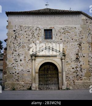 FACHADA PRINCIPAL RENACENTISTA DE LA IGLESIA DE SAN JUAN BAUTISTA DE TALAMANCA DEL JARAMA - SIGLO XVI ORT: IGLESIA DE SAN JUAN BAUTISTA. TALAMANCA DEL JARAMA. MADRID. SPANIEN. Stockfoto