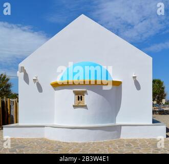 Kirche der Heiligen Konstantin und Helen eine schöne kleine griechische orthodoxe Kirche in Kato Gouves auf Kreta Stockfoto