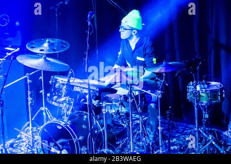 Rosemont, Illinois, Vereinigte Staaten - 29. Februar 2020: Kamil Bednareks Schlagzeuger trat live in Rosemont, IL, während der Inaczej Tour 2020 auf. Stockfoto