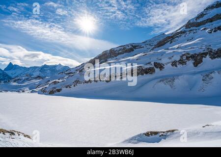 Winterlandschaft auf dem Ersten Berg der Schweizer Alpen im Skigebiet Grindelwald, Schweiz Stockfoto