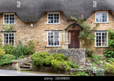 Reetdachheim in Ebrington - Chipping Campden, Gloucestershire, England, Großbritannien Stockfoto