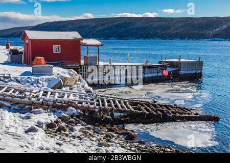 Dock-, Bühnen- und Bootsrampe auf der Avalon Halbinsel in Neufundland, Kanada [keine Eigentumsfreigabe; nur für redaktionelle Lizenzierung verfügbar] Stockfoto