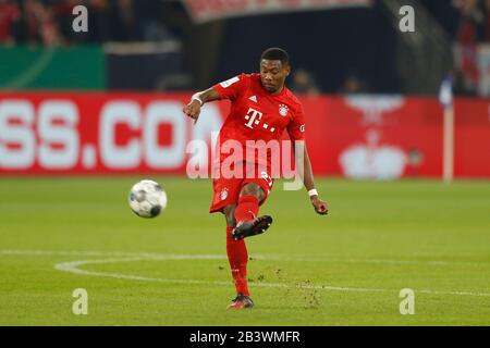 Gelsenkirchen, Deutschland. März 2020. David Alaba (Bayern) Fußball/Fußball: Deutschland 'DFB-Pokal' Viertelfinalspiel zwischen dem FC Schalke 04 0:1 FC Bayern München in der VELTINS-Arena in Gelsenkirchen. Credit: Mutsu Kawamori/AFLO/Alamy Live News Stockfoto