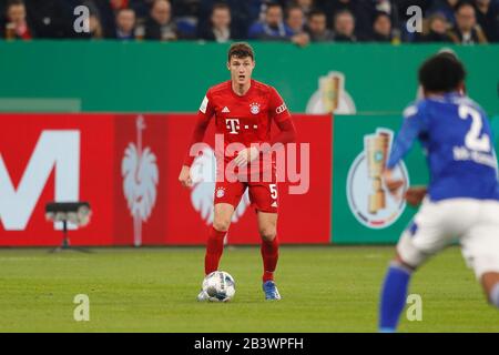 Gelsenkirchen, Deutschland. März 2020. Benjamin Paward (Bayern) Fußball/Fußball: Deutschland 'DFB-Pokal' Viertelfinalspiel zwischen dem FC Schalke 04 0:1 FC Bayern München in der VELTINS-Arena in Gelsenkirchen. Credit: Mutsu Kawamori/AFLO/Alamy Live News Stockfoto