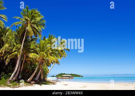 Cook-Inseln, Aitutaki. Polynesischen Kanutour auf One Foot Island. Stockfoto