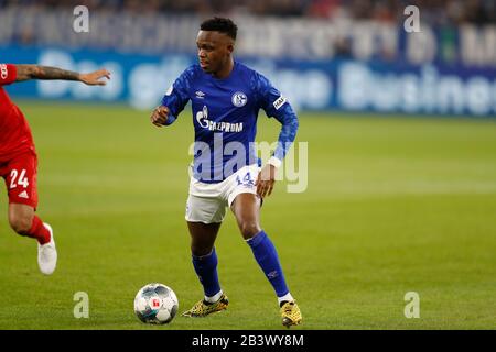 Gelsenkirchen, Deutschland. März 2020. Rabbi Matondo (Schalke) Fußball/Fußball: Deutschland 'DFB-Pokal' Viertelfinalspiel zwischen dem FC Schalke 04 0-1 FC Bayern München in der VELTINS-Arena in Gelsenkirchen. Credit: Mutsu Kawamori/AFLO/Alamy Live News Stockfoto