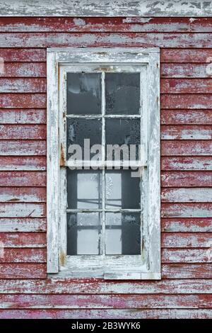 Fenster auf einer historischen Regierungsstruktur bei Cape Race auf der Avalon Peninsula, Neufundland, Kanada Stockfoto