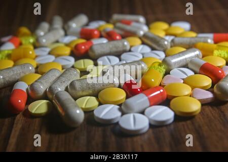 Verschiedene pharmazeutische Medizin Pillen, Tabletten und Kapseln. Stockfoto
