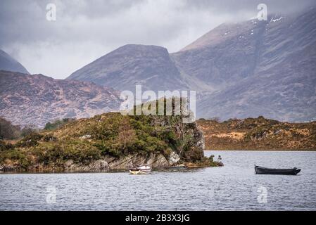 Reihenboote auf dem Killarneys Upper Lake im Nationalpark im County Kerry Stockfoto