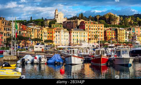 Hafen Santa Margherita Ligure und historische Altstadt, Rapallo, Genua, Italien Stockfoto