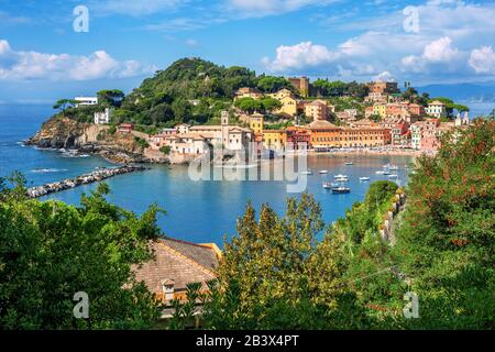 Bucht der Stille in Sestri Levante, Italien, einer beliebten Ferienort in Ligurien an der italienischen Mittelmeerküste Stockfoto