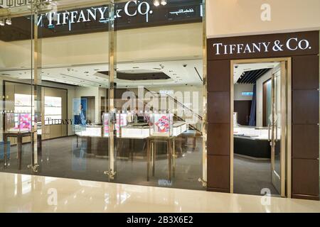 Hongkong, CHINA - CIRCA JANUAR 2019: Tiffany & Co Schaufenster im Einkaufszentrum Elements. Stockfoto