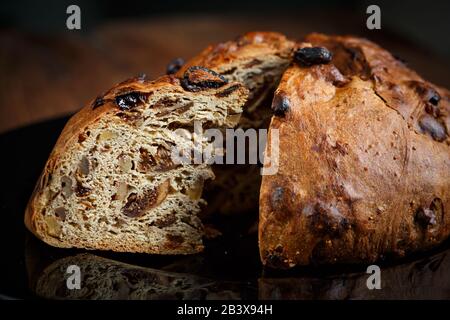 Bisciola, traditionelle Nüssen und Feigen Brot für Weihnachten der Valtellina Tal, Italien Stockfoto