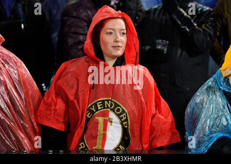 Rotterdam, 04-03-2020, Fußball, KNVB-Pokal, Saison 2019-2020, Fan von Feyenoord Stockfoto