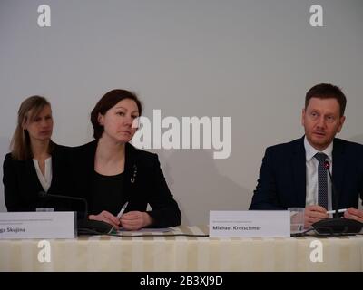 Hartmut Renk, Timothy Eydelnant, Inga Skujina, Michael Kretschmer, Klaus Finck, Jürgen Weigt, Gunnar Brügner beim Pressetermin VERTEIDIGER 2020 in der Wir Stockfoto