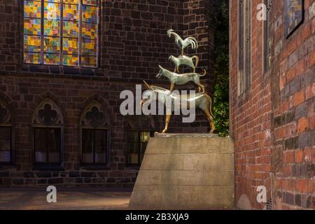 Bremen, Bremen, Deutschland. Juni 2019. Bremer Stadtmusikanten, die einen Esel, einen Hund, eine Katze und einen übereinander gestapelten Hahn darstellen. St Stockfoto