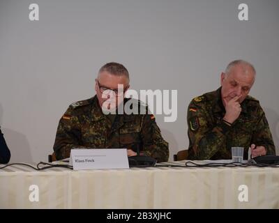 Hartmut Renk, Timothy Eydelnant, Inga Skujina, Michael Kretschmer, Klaus Finck, Jürgen Weigt, Gunnar Brügner beim Pressetermin VERTEIDIGER 2020 in der Wir Stockfoto