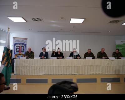 Hartmut Renk, Timothy Eydelnant, Inga Skujina, Michael Kretschmer, Klaus Finck, Jürgen Weigt, Gunnar Brügner beim Pressetermin VERTEIDIGER 2020 in der Wir Stockfoto