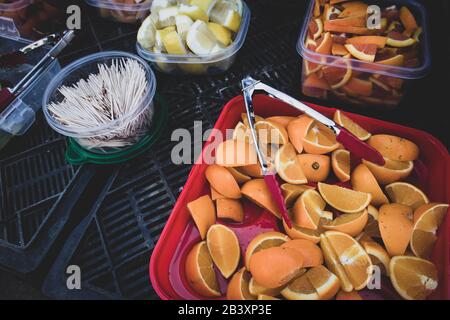 Proben von frischen Citrus auf dem Bauernmarkt Stockfoto