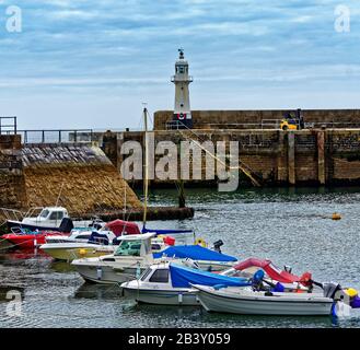 Mevagissey, dessen Name in Cornish Lannvorek ist, ist ein Dorf und Fischerhafen und eine zivile Gemeinde in Cornwall, England. Stockfoto