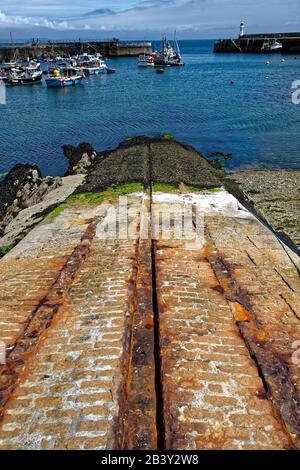 Mevagissey, dessen Name in Cornish Lannvorek ist, ist ein Dorf und Fischerhafen und eine zivile Gemeinde in Cornwall, England. Stockfoto