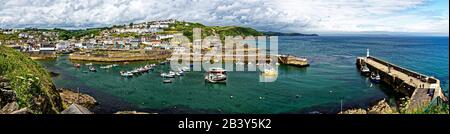 Mevagissey, dessen Name in Cornish Lannvorek ist, ist ein Dorf und Fischerhafen und eine zivile Gemeinde in Cornwall, England. Stockfoto