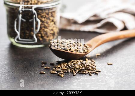 Milch Thistle Samen in Holzlöffel. Stockfoto