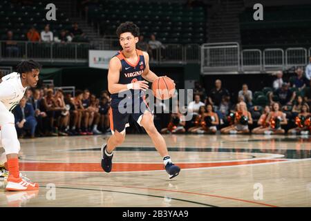 4. März 2020: Kihei Clark #0 von Virginia im Einsatz während des NCAA-Basketballspiels zwischen den Miami Hurricanes und den Virginia Cavaliers in Coral Gables, Florida. Die Cavaliers besiegten die 'Canes 46-44. Stockfoto