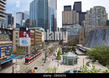 Roy Thomson Hall mit Blick nach Westen auf King Street, Toronto Stockfoto