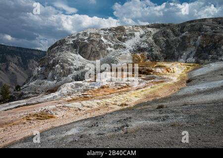 Mound & Jupiter Travertin Terrassen in Mammoth Hot Springs, Yellowstone Nationalpark Stockfoto