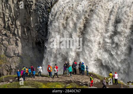 Der größte und mächtigste Wasserfall Europas namens Dettifoss in Island, nahe dem See Myvatn, Sommer Stockfoto