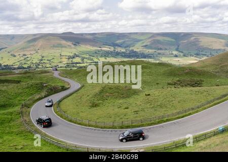 MAM Nik Road Edale in Derbyshire Scenic Landscape, Peak District National Park England, britische Landschaft Stockfoto