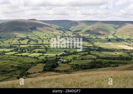 Vale of Edale in Derbyshire Scenic Moorland Landscape, Peak District National Park England Großbritannien, britische Landschaft Farmland Pennine Hills Stockfoto