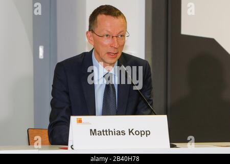 Mainz, Deutschland. März 2020. Matthias Kopp, Sprecher der Deutschen Bischofskonferenz, spricht bei der Abschlusspressekonferenz. Die Frühjahrstagung der Deutschen Bischofskonferenz endete nach vier Tagen mit einer Abschlusspressekonferenz, auf der die wichtigsten Ergebnisse der Presse vorgestellt wurden. (Foto von Michael Debets/Pacific Press) Credit: Pacific Press Agency/Alamy Live News Stockfoto