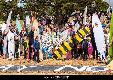 Kampf um den Bight-Protest am Torquay Beach, Victoria, Australien am 23. November 2019 gegen Ölbohrungen im Great Australian Bight Stockfoto