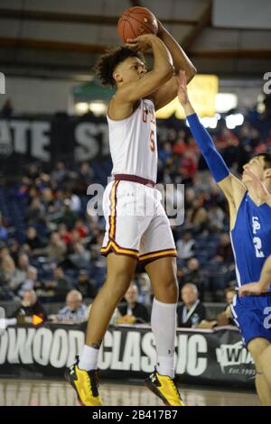 Tacoma, Washington, USA. März 2020. O'DEA's PAOLO BANCHERO (5) geht für einen Schuss nach oben, als Seattle Prep und O'DEA High Schools von Seattle in der Klasse 3A Viertelfinalmatchup bei den Basketball-Meisterschaften im Staat Washington im Tacoma Dome in Tacoma, WA spielen. Credit: Jeff Halstead/ZUMA Wire/Alamy Live News Stockfoto