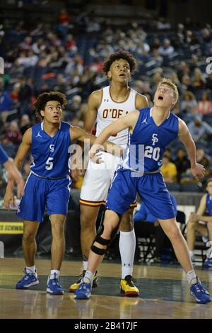 Tacoma, Washington, USA. März 2020. O'Deas 6'10'-Center PAOLO Banchero (5) sieht aus, während man bewacht wird, während Seattle Prep und O'DEA High Schools von Seattle in der Klasse 3A Viertelfinalmatchup bei den Basketball-Weltmeisterschaften im Staat Washington im Tacoma Dome in Tacoma, WA spielen. Credit: Jeff Halstead/ZUMA Wire/Alamy Live News Stockfoto