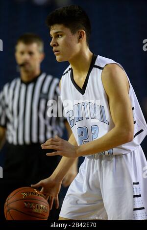 Tacoma, Washington, USA. März 2020. Dylan DARLING (22) von CVHS in Aktion als Central Valley HS von Spokane und Skyview HS von Vancouver WA spielen in der Viertelfinalmatchup der Klasse 4A bei den Basketball-Meisterschaften im Staat Washington im Tacoma Dome in Tacoma, WA. Credit: Jeff Halstead/ZUMA Wire/Alamy Live News Stockfoto