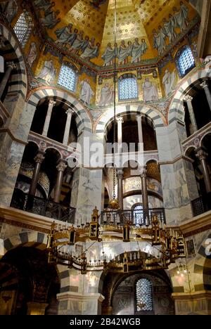 Der Aachener Dom (deutsch: Aachener Dom) ist eine Römisch-Katholische Kirche in Aachen. Karolingisches Oktagon (Pfälzer Kapelle) Stockfoto