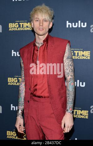 Rapper Machine Gun Kelly besucht 2015 iHeartRadio Music Festival in der ...