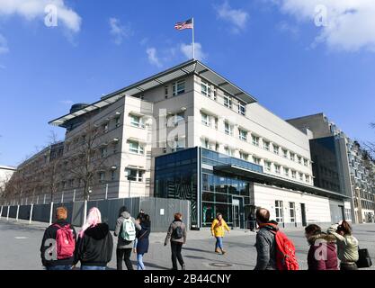 Berlin, Deutschland. März 2020. Die Botschaft der Vereinigten Staaten in Berlin am Pariser Platz. Kredit: Jens Kalaene / dpa-Zentralbild / ZB / dpa / Alamy Live News Stockfoto