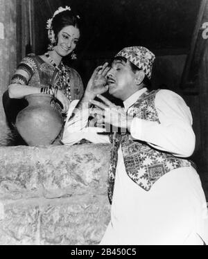 Dilip Kumar, Mohammed Yusuf Khan, indischer Schauspieler, The Tragedy King, The First Khan, Schauspielerin, Saira Banu, Saira Bano, Indien, Asien, alter Jahrgang 1900s Bild Stockfoto