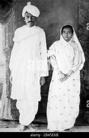 Mahatma Gandhi mit Frau Kasturba Gandhi, Indien, Asien, 1915, altes Bild des Jahrgangs 1900 Stockfoto